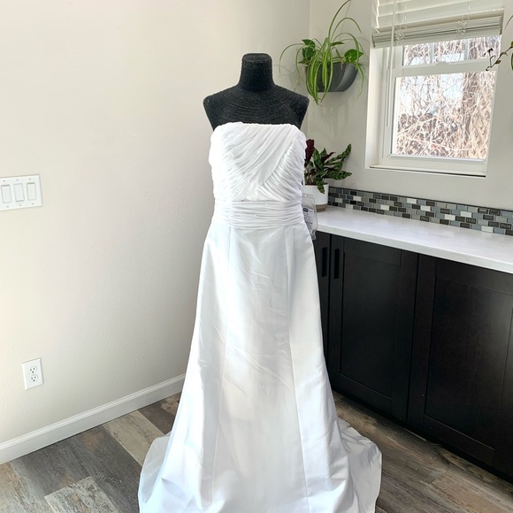 🚫SOLD🚫White Ruched Strapless Keyhole Back Beach Style Wedding Dress Sz 10 box - Picture 7 of 12